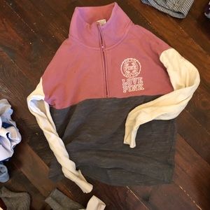 pink swetshirt